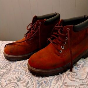 Very nice pair of waterproof Skechers men's boots size 10.5